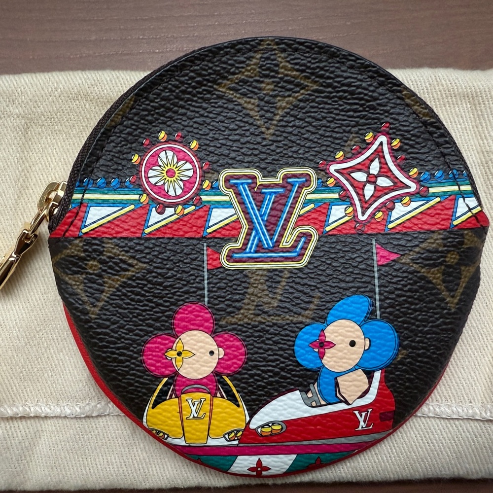 Louis Vuitton round coin purse 2020 Christmas Animation